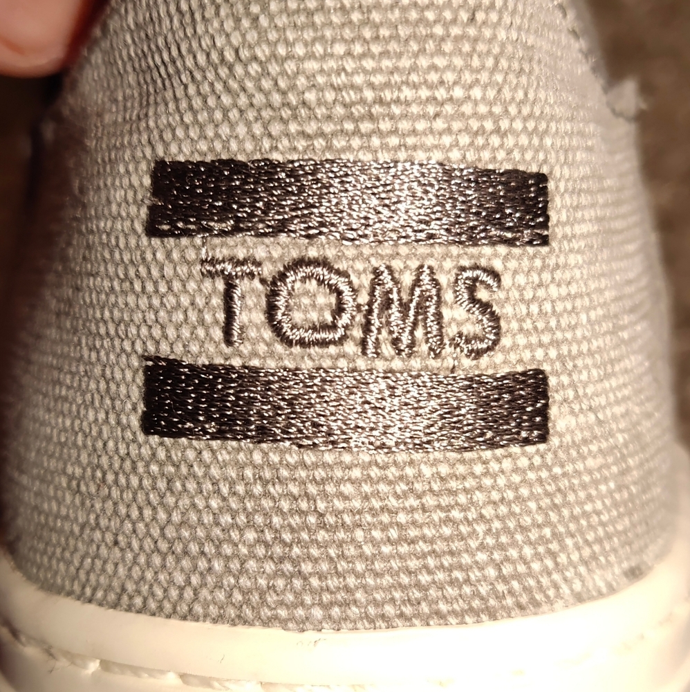 Toms - Picture 3 of 4
